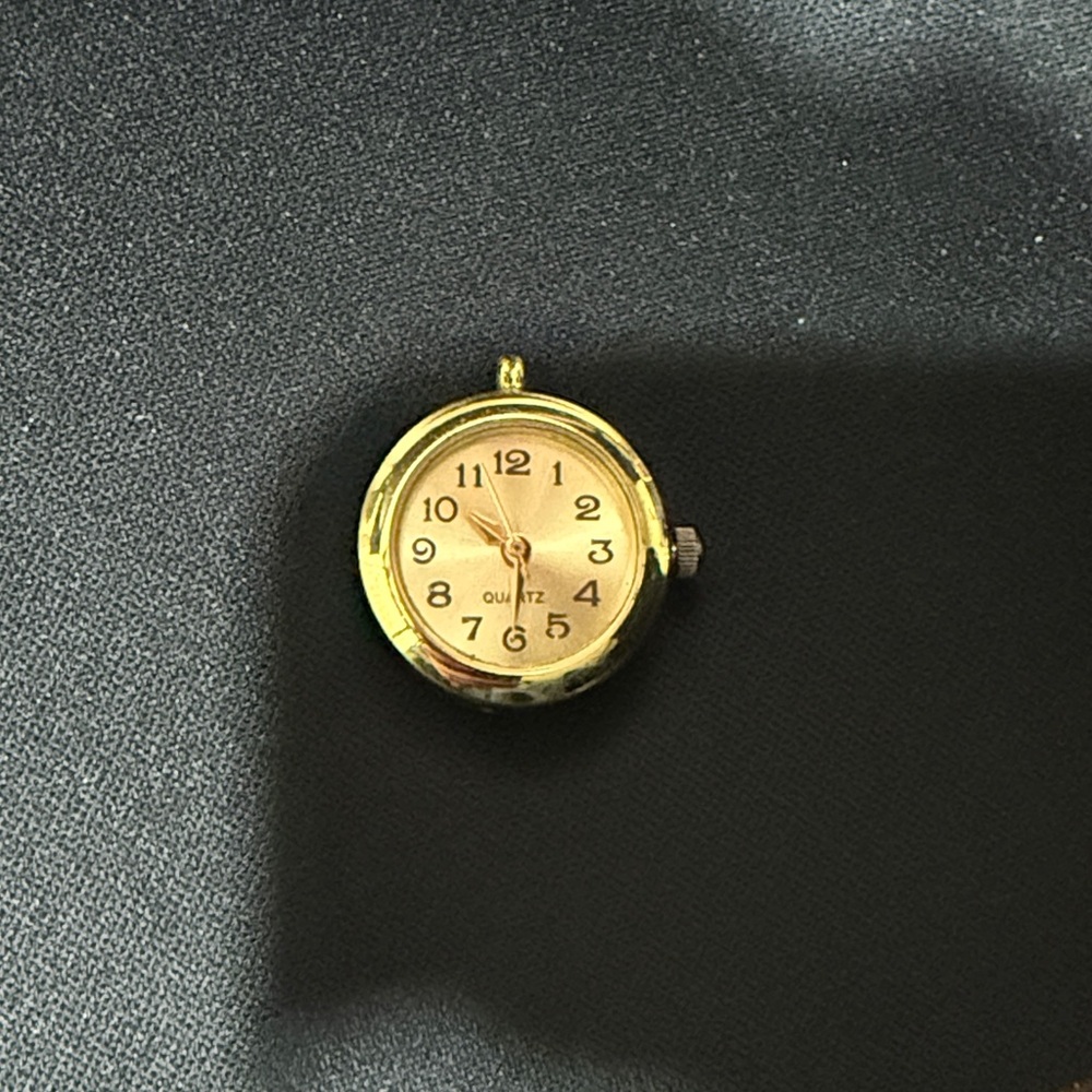Vintage Gold tone pendant watch - needs a battery